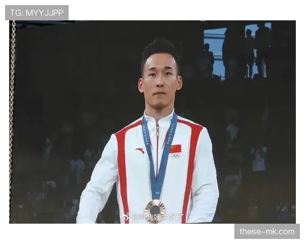 肖若腾晒家中早餐照，孩子涂鸦满墙旁堆着限量球鞋——我笑到尴尬